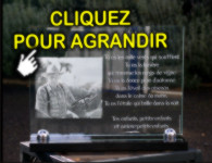 Socle en granit avec plaque funeraire en verre fix&eacute;e et grav&eacute;e