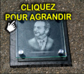 Plaque en verre grav&eacute; et ardoise pour obs&egrave;ques personnalis&eacute;es