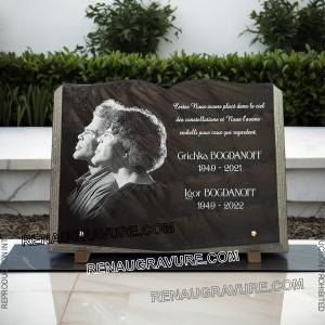 Création de la plaque funéraire de Grichka et Igor Bogdanoff